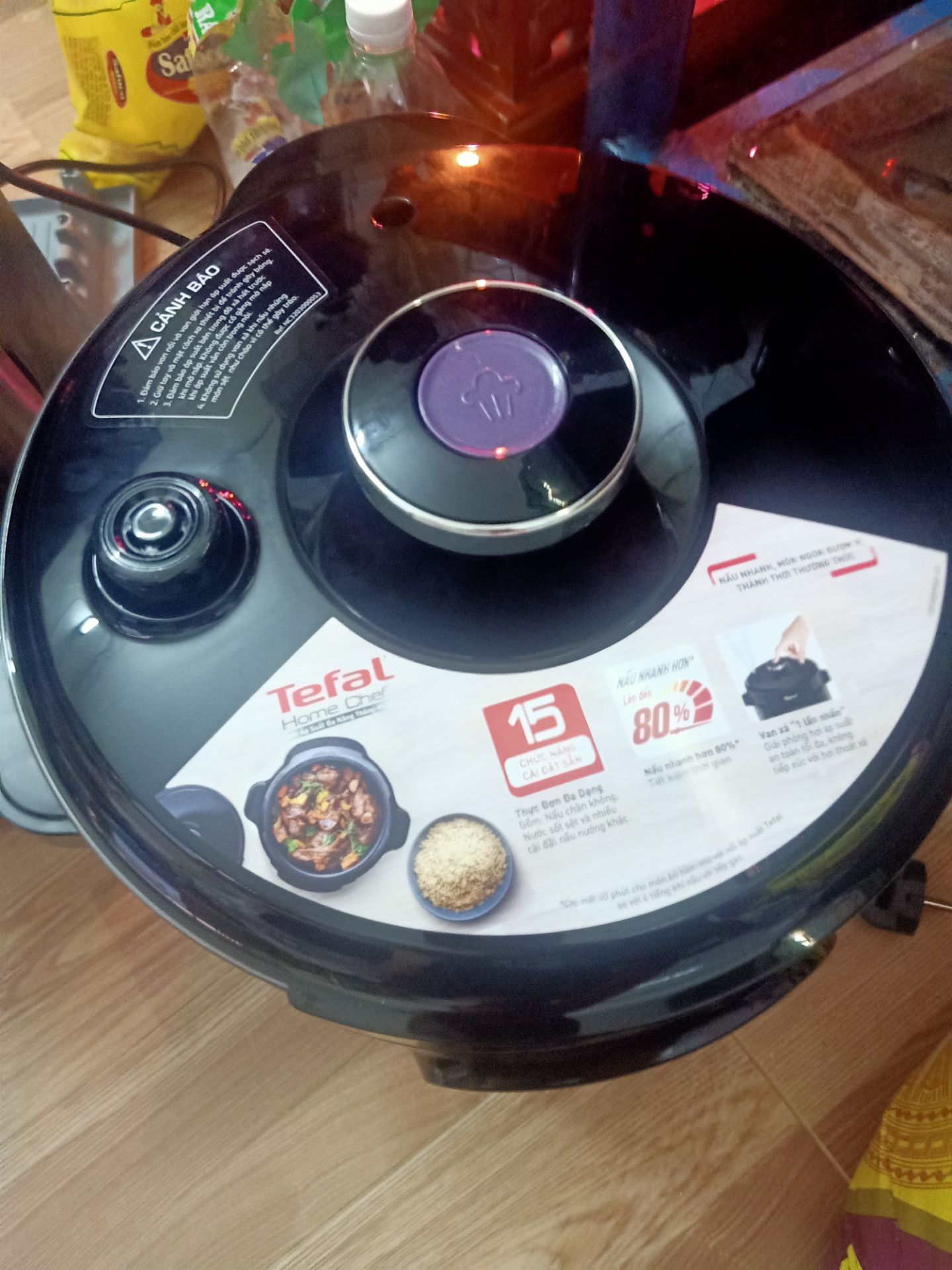 mẫu mã sản phẩm đẹp,mới thử món thịt kho thấy ổn,nồi nấu nhanh,thật sự rất tiện lợi,tiết kiệm thời gian nấu nướng, còn chất lượng phải sử dụng thời gian mới biết hy vọng sản phẩm ổn 
Tiki giao hàng nhanh,đóng gói hơi sơ sài,bên ngoài nồi có nhiều vết xước nhẹ nhưng cũng không ảnh hưởng gì