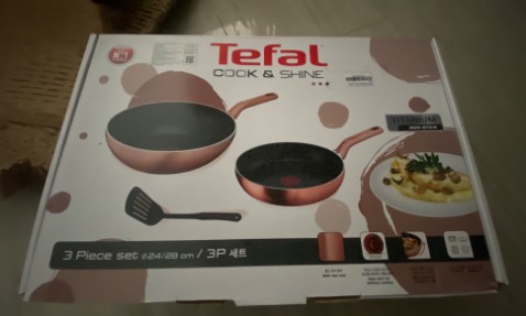 Bàn ủi rất cứng cáp và đẹp, rất dễ tháo lắp, xứng đáng với danh tiếng của nhãn hàng Tefal, đc tặng quá chừng quà, 2 cái chảo Cook & Shine và 2 con dao Comfort xem ra cũng bằng tiền cái bàn ủi. Rất ưng ý.