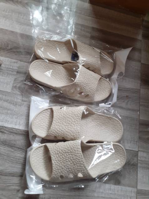 Hàng chuẩn lock. Đi rất thích, êm chân, thoải mái. Shop tư vấn nhiệt tình, giao hàng nhanh nữa. Cho shop 5 sao ạ