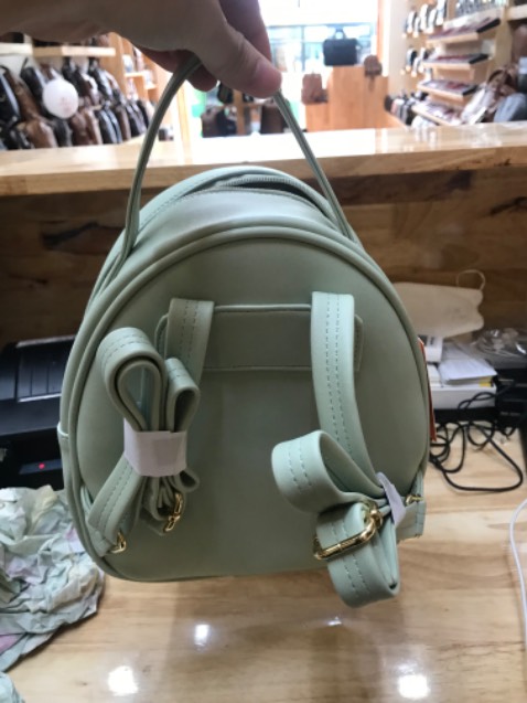 sản phẩm rất đẹp , màu sắc tươi sáng dễ phối đồ khi đi chơi hay đi làm 
tôi sẽ luôn ủng hộ shop ạ ❤️❤️