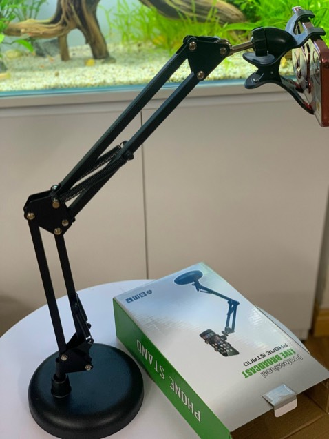 khung kim loại cực chi chắc chắn, đúng hàng hãng dùng vẫn thích. Trước mình mua 1 cái tương tự nhưng chẳng dùng dc, đế nhẹ cứ đặt đt lên là dễ lật. Chuyển sang sp này quá oke.