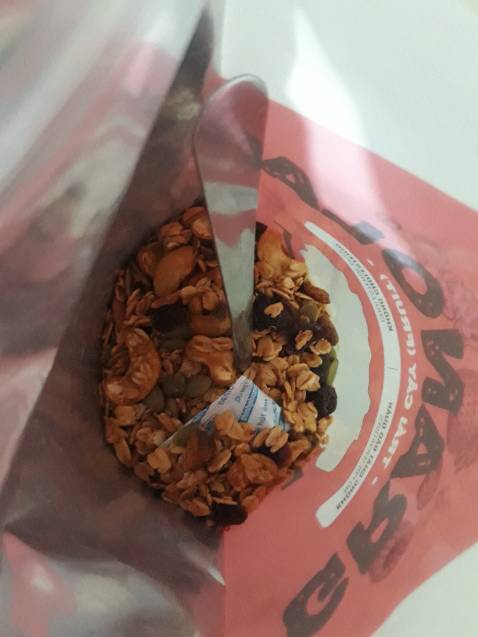 Giao hàng nhanh, đóng gói chắc chắn. T mua vị trái cây mở ra mùi rất thơm. Mix vs sữa chua trái cây ăn oke nha. Hạt các thứ vs yến mạch tương đối là ngon nhưng điểm trừ là mình thấy hơi ngọt   nhưng vị thanh thanh