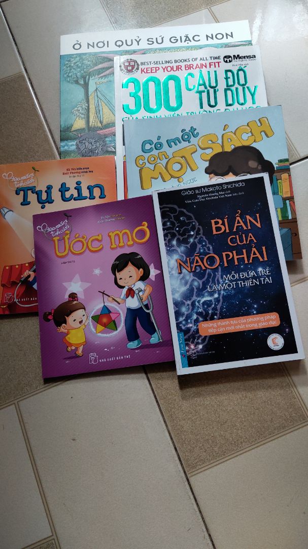 cuốn sách là công cụ tương tác kết nối với con. giúp bố mẹ nhẹ nhàng hơn trong việc giáo dục nhân cách cho con