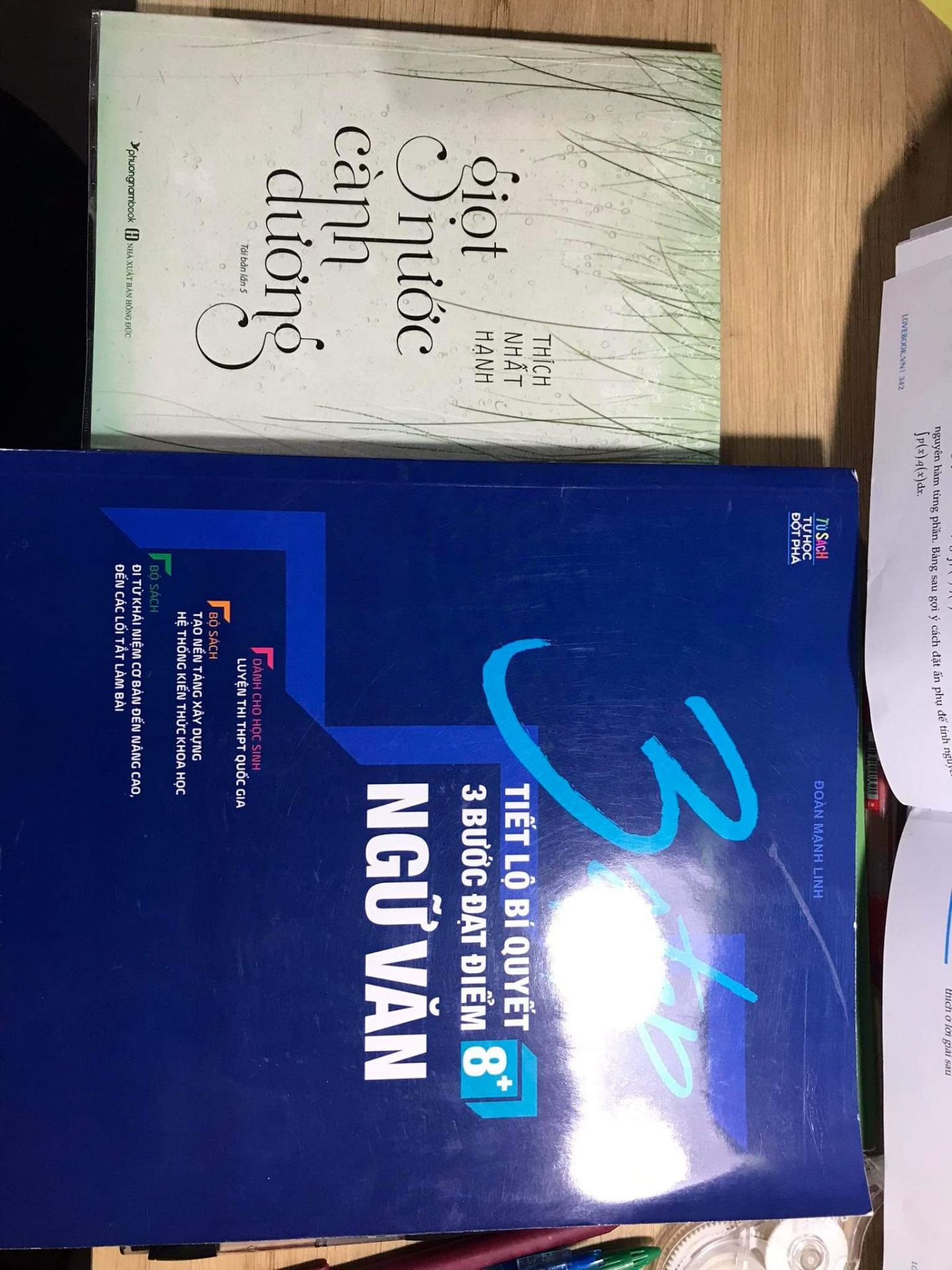 Mình vẫn chưa nhận được 2 cuốn Tĩnh Lặng và Bông Hoa Cài Áo, chỉ mới nhận được 2 cuốn (Giọt nước cành dương và 3 step Ngữ Văn). Mong tiki phản hồi về thiếu sót này