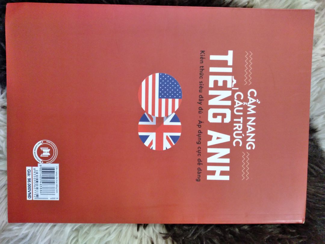 Sách của cô Trang Anh thì lúc nào cũng trên cả tuyệt vờiii, ship cực nhanh, mình đặt sáng hôm 15/4 mà sáng ngày hôm sau đã giao tới!!
Sách không bị móp méo chỗ nào hết, mới toanh luoon=))
Quyển này có 25 chuyên đề ngữ pháp thông dụng được trình bày theo bảng hay mindmap siêu dễ hiểu và sau mỗi bài thì có bài tập để cb làm và đáp án cuối sách, sách cũng rất thích hợp cho những ai tự học nha!