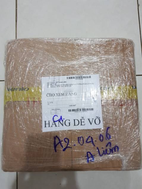 Tôi đặt mua 2 bộ (6 lõi/bộ), nhưng chỉ nhận 1 bộ. Do không nhận hàng trực tiếp từ Shipper (Ngô Thành Chung - số đt: ***. Số TK: ***), nên tôi đã chuyển số tiền 1,622,000 cho anh Trung và nhờ gửi hàng tại cổng bảo vệ chung cư. Đề nghị nhà cung cấp gửi thêm 1 bộ nữa mới đúng với số tiền tôi đã thanh toán. Xin cảm ơn.