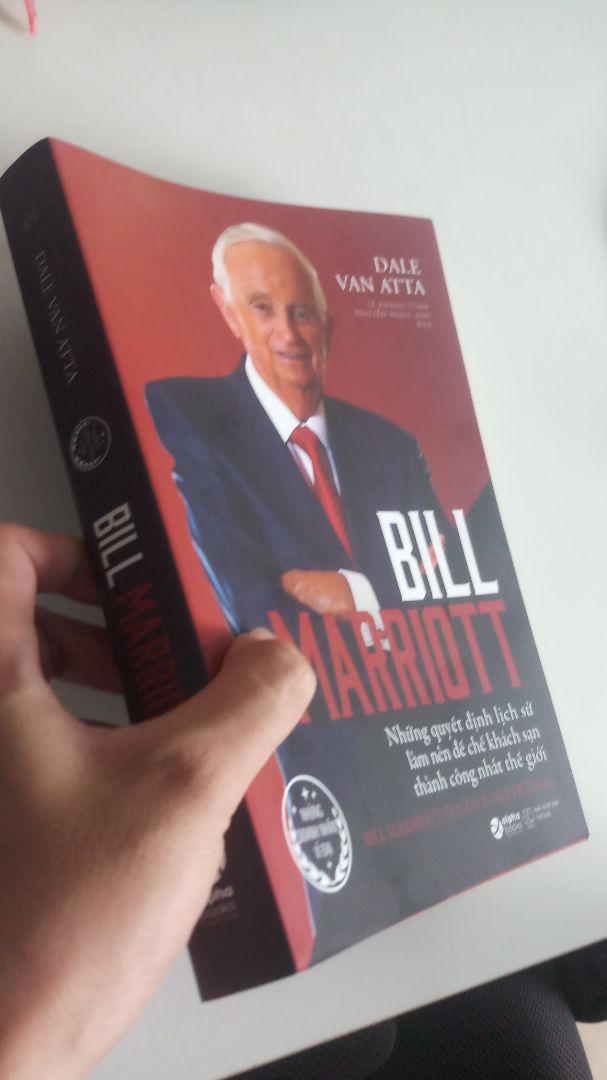 Nội dung mình biết chắc chắn chất lượng nên tuy chưa đọc nhưng khẳng định rất hay. Về dịch vụ thì Tiki giao hàng nhanh và hài lòng khách hàng.