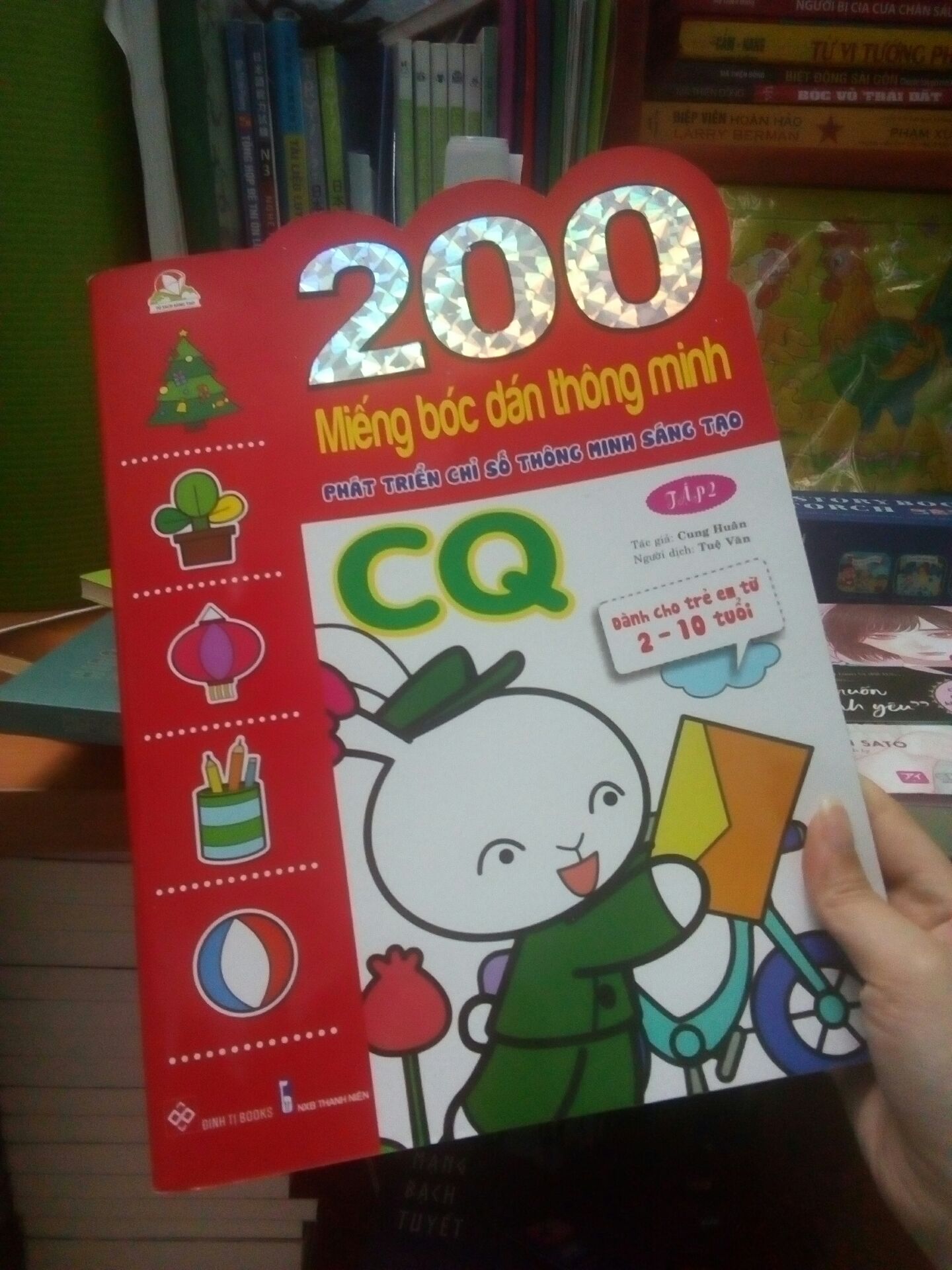 Mình mua cho cháu chơi, cháu mình thích dán hình nên rất thích cuốn này.