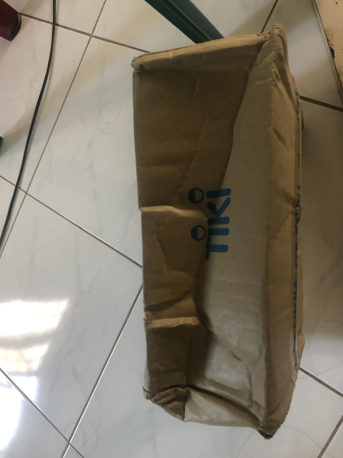 Bình rất to so với tưởng tượng của mình và rất đẹp nha mọi người. Nhưng đóng gói và vận chuyển hơi thất vọng. Nhận hàng mình chứ sợ bị bể ly.