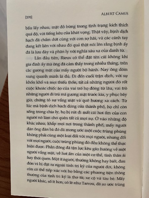Tôi sẽ k bao giờ mua sách nhã nam. 1 bản dịch quá tệ. Thậm chí nhã nam còn ghi rõ là k tìm được tác giả bản dịch. Bản dịch này từ năm 1968 văn phông và từ ngữ quá cổ quá cũ. Khuyên chân thành mọi người không nên đọc. Và chú thích tác phẩm này không hề đoạt giải nobel đâu nhé