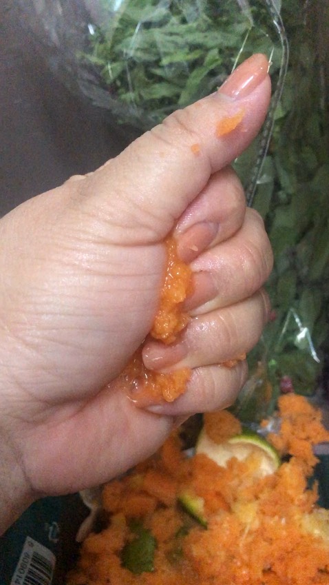 Sản phẩm không vắt hết nước và còn không xay hết được cà rốt . Hơi tiếc. Nên cân nhấc kỹ khi mu