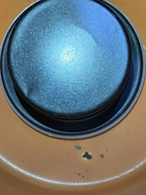 Trong lòng ấm bị lỗi, có vết đen k biết là gì nên không dám sử dụng. Hi vọng tiki đổi hàng