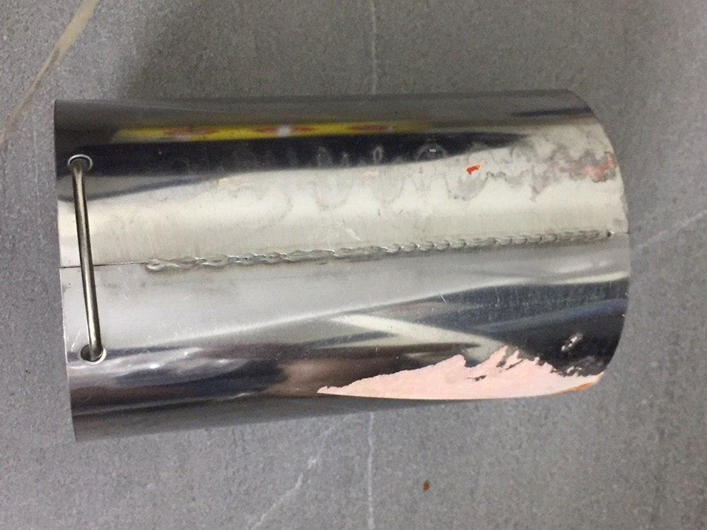 Tôi thật sự bất ngờ và thất vọng khi nhận được sản phẩm (như hình bên dưới): sản phẩm mua mới nhưng nhìn rất cũ và bị rỉ xét nhiều. Lần đầu tiện nhận được 1 sản phẩm tệ hại ntn từ Tiki. Mong được xử lý sớm!