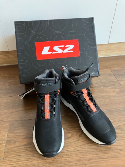 Giày chính hãng. Rất ưng ý!