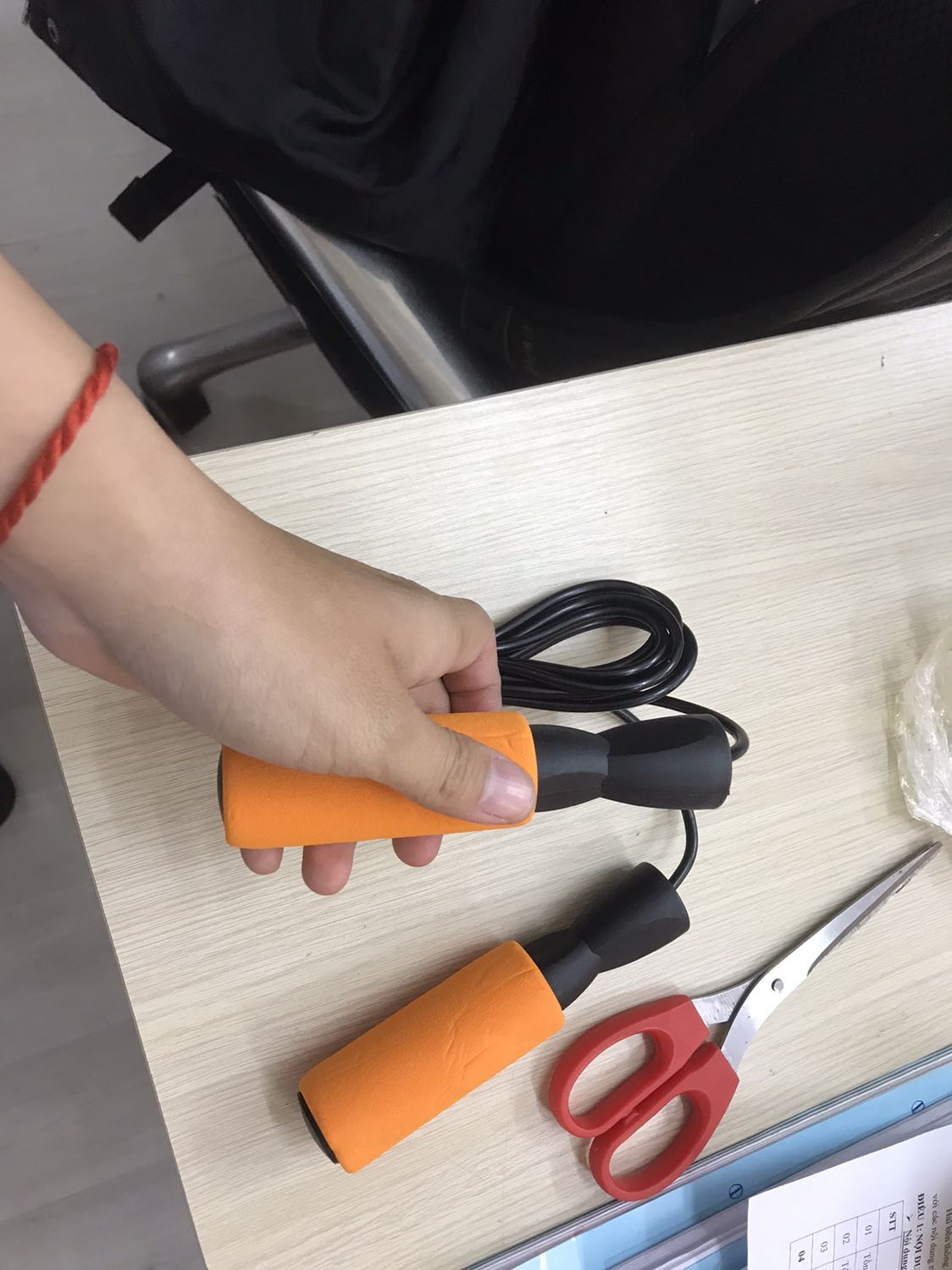 Giao hàng nhanh 
Dây đóng gói kỹ 
Nhảy thử vài cái thấy ổn