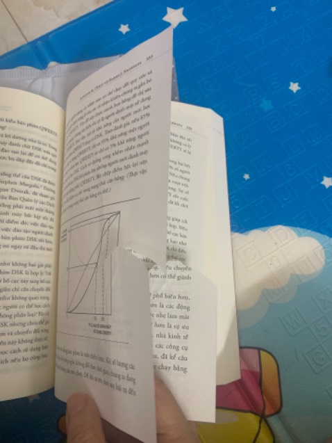 Khá hài lòng với những gì tiki làm cho khách hàng, khi lần này mình nhận đc sách chất lượng ko đc tốt. Mình đã phản hồi với tiki và nhận được sự hỗ trợ rất nhiệt tình, nhanh chóng, có hướng giải quyết cho vấn đề of khách hàng. Hy vọng 1 vài ngày tới sẽ dc hoàn trả sp chất lượng.