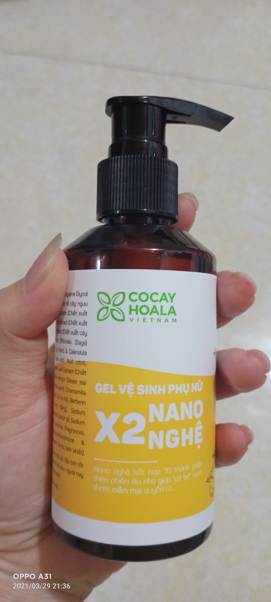 đây là lọ thứ hai rồi.từ khi biết đến dung dịch vệ sinhX2 Nano nghệ  là không màng đến các SP khác nữa.dung dịch có mùi thơm nhẹ dịu ,dùng lọ đầu tiên giảm ngứa sau một tuần sử dụng.so với các SP khác giá thành có hơi cao nhưng bù lại dung dịch đặc sệt,mỗi lần chỉ cần dùng một lượng nhỏ như hạt bắp nên rất tiết kiệm.lần mua này lại có thêm quà nhỏ nhỏ xinh xinh thích quá ??