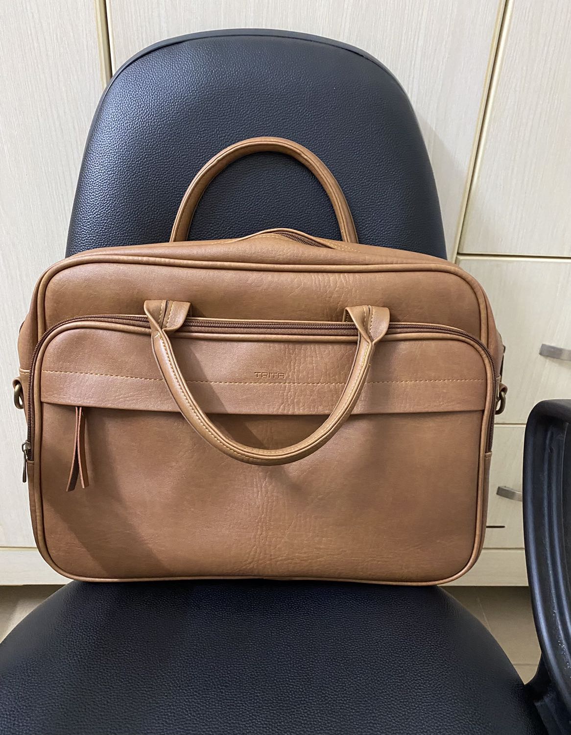 Cặp quá xịn xò và ngon trong tầm giá. Mua sale 12/12 với được mã giảm giá nên giá quá ngon. Ủng hộ shop.