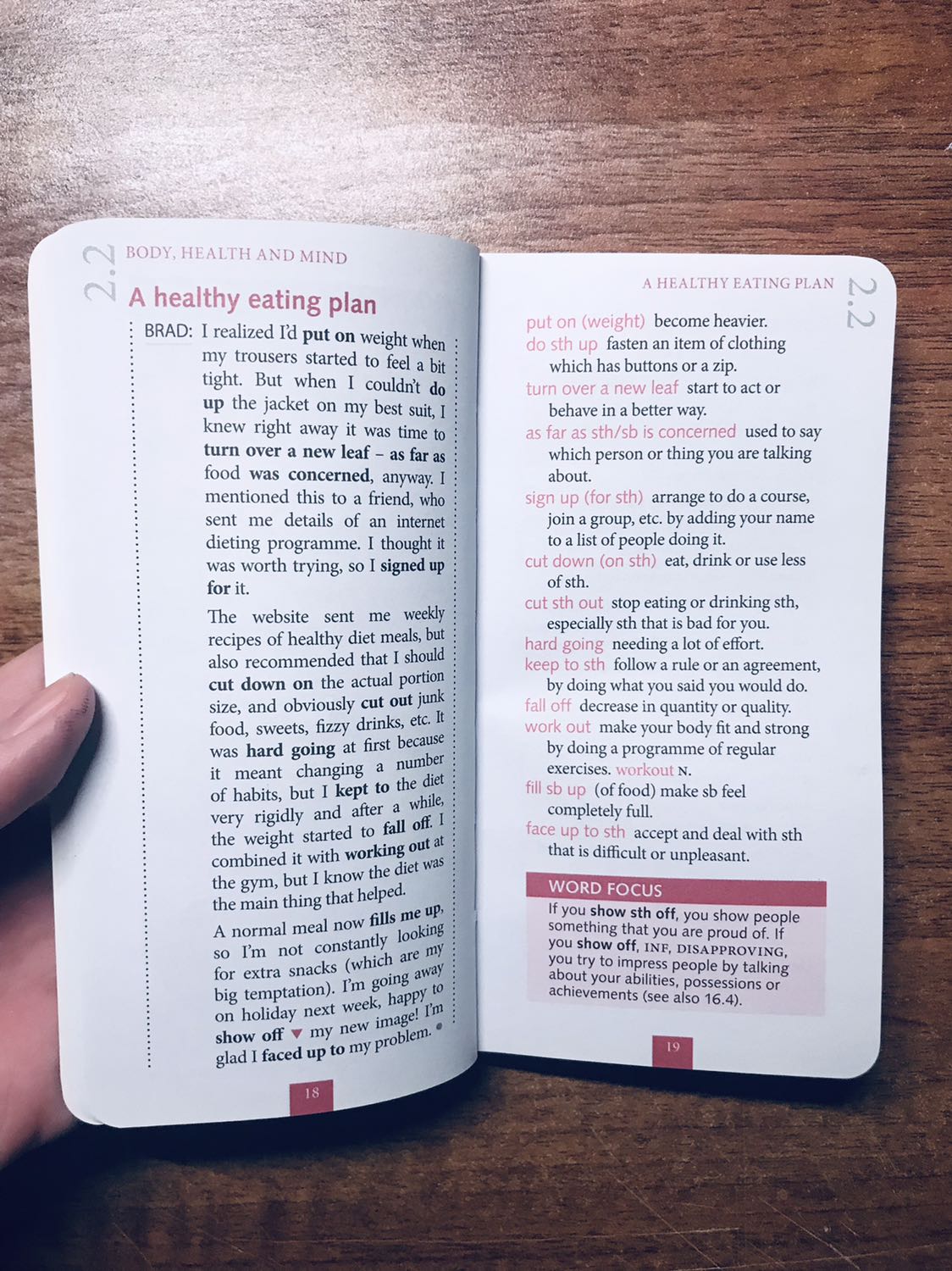 Sách nhỏ gọn, nhẹ đúng pocket… nhiều idioms hay, mực và màu in hịn.. nói chung là chất lượng đáng giá tiền