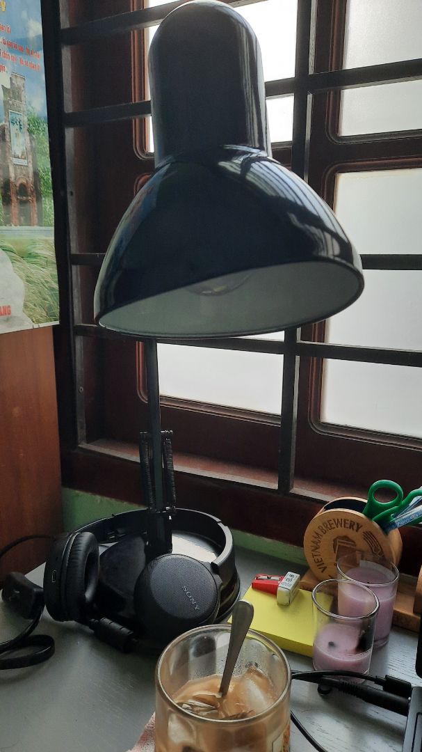 Giao hàng nhanh, trước giờ hẹn. Không may, hàng mình nhận được bị móp cái chui đèn, không biết do quá trình lưu trữ, đóng gói hay vận chuyển vì khi nhận hộp hơi móp.

Sẽ tốt hơn nếu những đơn hàng khác được kiểm tra kỹ hơn tất cả vác khâu để không phải gặp trường hợp này nữa!