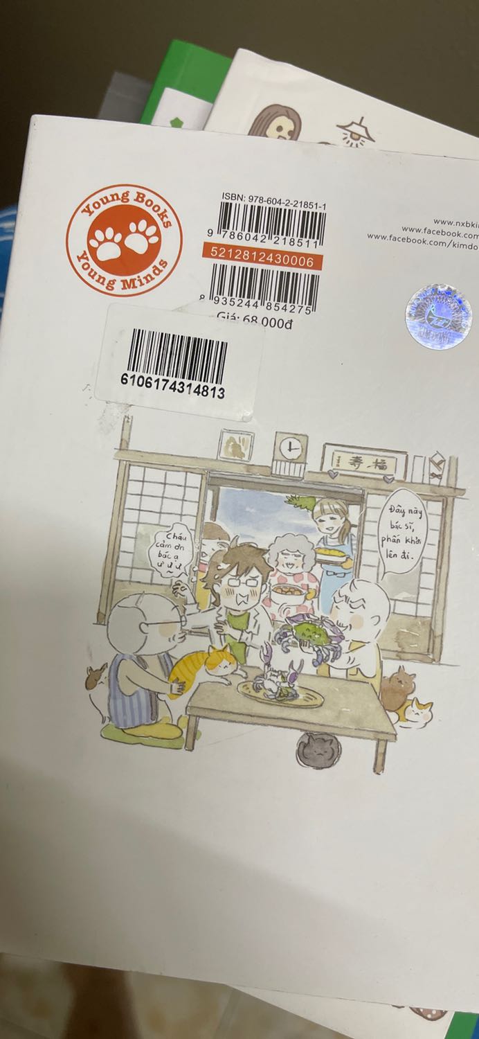 Mình hơi buồn Tiki ? dạo này đóng gói sách hơi ẩu, có sách thì bị dơ rồi dán nhãn mã vạch xé ra làm sách mất thẩm mĩ, cuốn thì gáy sách bị móo 1 góc ? mình mua truyện để sưu tầm mà nên thế này thì mình buồn lắm luôn