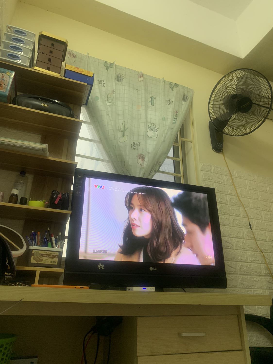 Mới dùng thấy hơi lag, có thể do wifi hơi kém. M sẽ thử cắm lại mạng dây, tuy nhiên shop hỗ trợ khá nhiệt tình nên mình thấy rất hài lòng