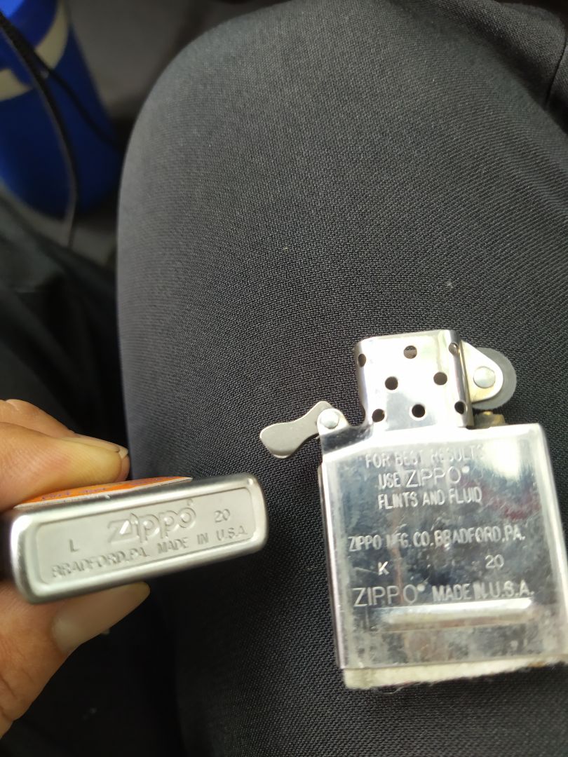 zippo ko đúng như hình.vỏ với ruột ko trùng mã zippo ko đúng như hình.vỏ với ruột ko trùng mã