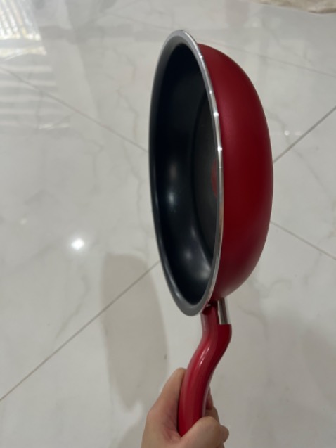 Chảo quá ưng ý, nhận hàng là hài lòng liền, chảo cầm nặng tay, lớp chống dín nhìn khác và ưng hẵn, sẽ ủng hộ Tefal khi có nhu cầu. Tiki giao hàng nhanh, rất hài lòng