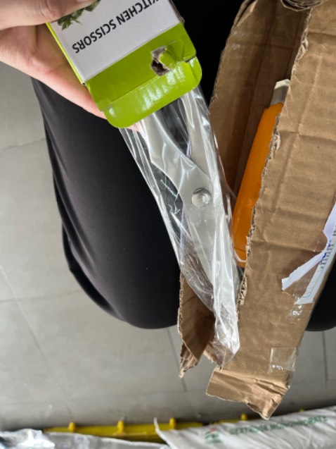 Để phần giới thiệu là sản phẩm tốt. Giao đến sản phẩm khác. Cầm lỏng ở khớp nối ko có nút giữ, đến cái hộp đựng kéo còn không phải. Thật vọng ghê luôn