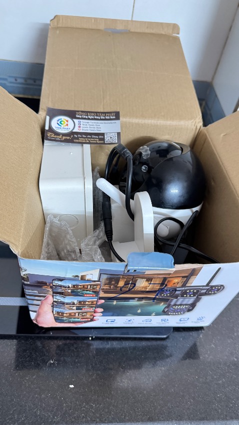 hàng mở ra bị gãy đế, đây là hàng dùng rồi nên bị trầy xước nhiều , cài đặt thi dùng được, nhưng không treo lên được, đang tìm cách chế đây. không biết lỗi do người bán hàng hay do đóng gói ????