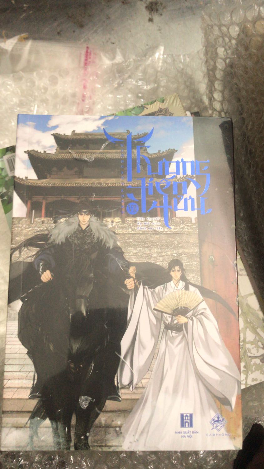 Bìa sách đẹp, giao hàng ổn và ko bị df