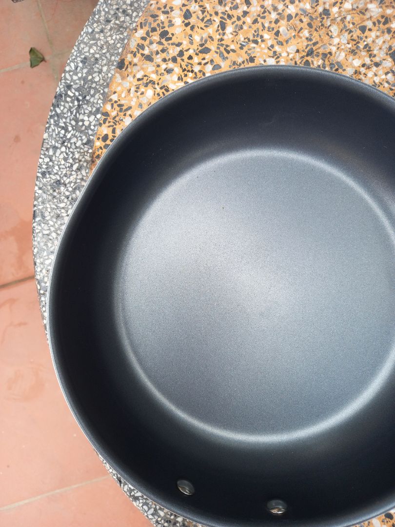 chảo khá chắc chắn nhưng khi nhận hàng và kiểm tra thì bị méo.khá bức xúc. Nhân viên giao hàng không kí nhận đã giao hàng để chậm trễ. Yêu cầu shop có chính sách bảo hành và đổi trả sản phẩm khác còn mới và nguyên vẹn. chảo khá chắc chắn nhưng khi nhận hàng và kiểm tra thì bị méo.khá bức xúc. Nhân viên giao hàng không kí nhận đã giao hàng để chậm trễ. Yêu cầu shop có chính sách bảo hành và đổi trả sản phẩm khác còn mới và nguyên vẹn.