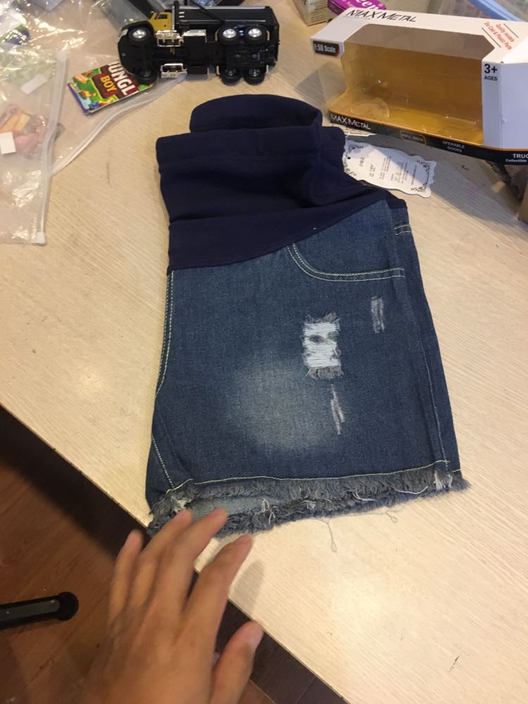 Quần jeans có chata lượng tốt, hợp thời trang. Đường chỉ may chắc chắn Quần jeans có chata lượng tốt, hợp thời trang. Đường chỉ may chắc chắn