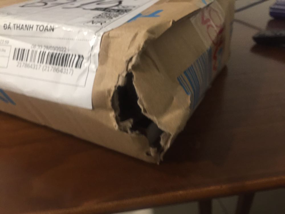 Không biết vì lý do gì mà bị moi móc nhanh nhở như vậy, thật thiếu tôn trọng khách hàng. Lần đầu đặt hàng tiki mà vậy đó