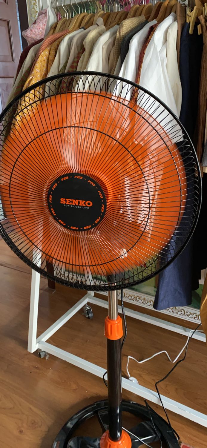 Sản phẩm đóng gói cẩn thận
Chân vài vết sầy nhưng k đáng kể
Sản phẩm mới chắc chắn. 

Đã nhận giấy bảo hành và giấy cảm ơn viết tay của shop.

Chi tiết như ảnh mình review