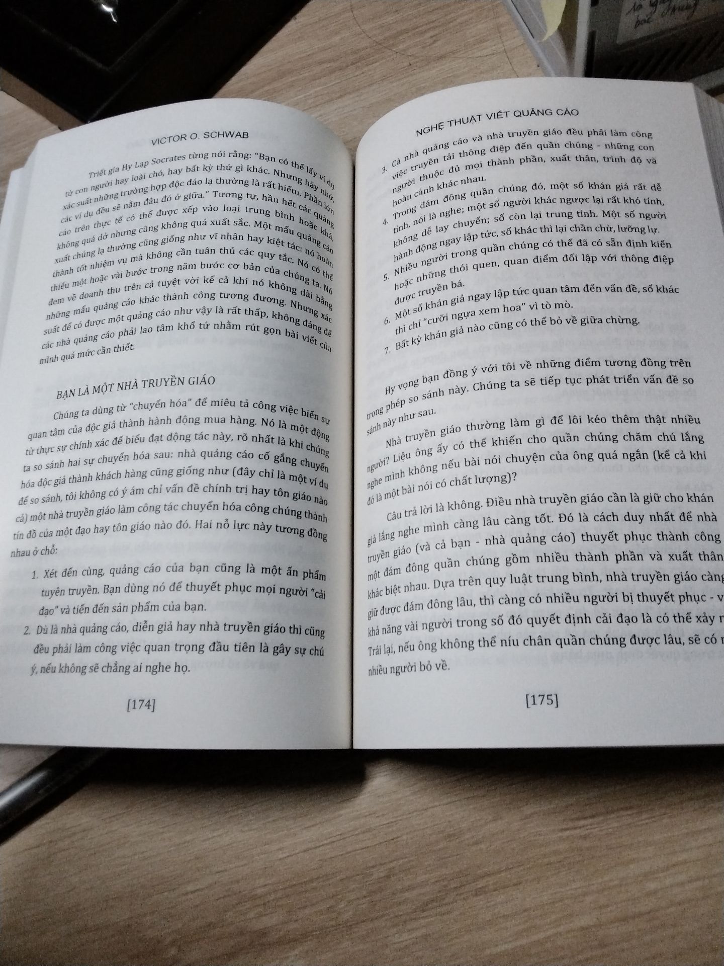Tikinow giao hàng nhanh. Chất giấy đẹp. Tôi cá là tôi sẽ đắm chìm trong cuốn sách này mất thôi.