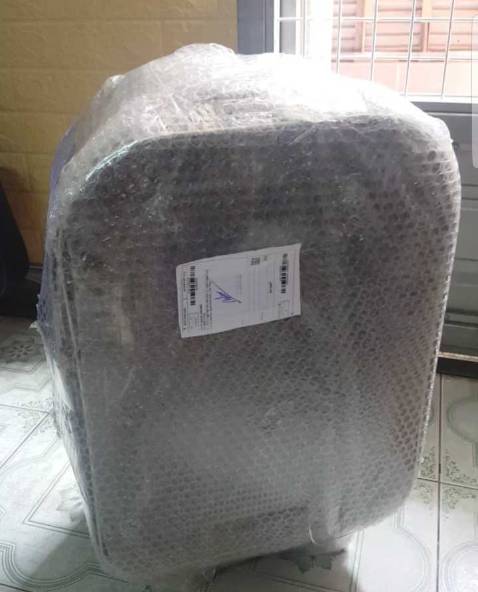 Lễ mà Tiki làm việc, xử lý đơn hàng và giao nhanh quá trời luôn. Tiki 5*
Nhắn shop giao Laka, shop soạn hàng, đóng gói cẩn thận và giao đúng Laka. Shop 5*
Vali Laka trên hình và vali nhận được ngoại hình đẹp giống nhau, "nội hàm" thì nó lạ lắm. Nhưng giá này thì vẫn đáng 5*  (^_^)