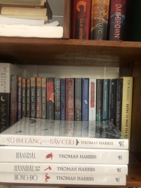 Cả bộ sách này của Thomas Harris thật sự rất hay. Nhân vật Hannibal dù có là nhân vật chính hay phụ cũng thật sự khiến người ta phải chú ý.