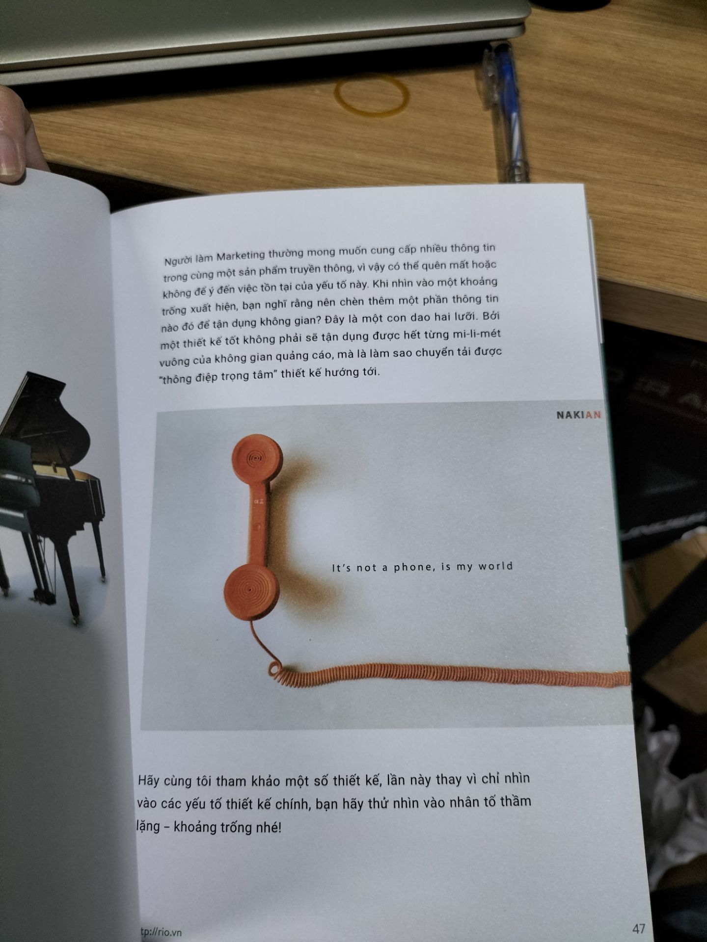 Giấy hơi dày, mở ra đọc dễ bị gãy gáy sách. Mình hy vọng sẽ học được nhiều bí quyết để đánh giá 1 thiết kế từ team designer. Vừa dung hòa được trải nghiệm khách hàng, tỷ lệ, nguyên tắc thiết kế, linh hồn của thương hiệu. Biết RIO book từ Gam7, mình hy vọng nhận được nhiều giá trị từ sách.