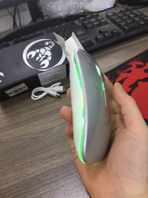 chim ưng, chuột nhạy, dùng sướng tay, thích nhất khoản có đèn led trông khá phê, êm mượt vote 5 sao, có cả tem phiếu bảo hành hẳn hoi nữa nha mn