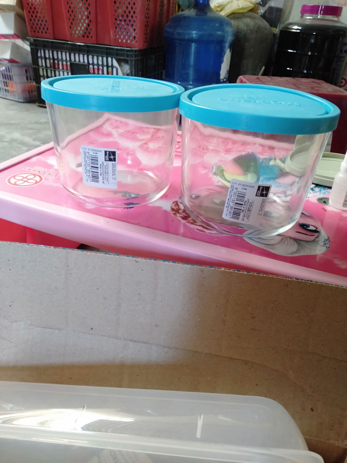 nọ giày, có lắp tiện, vừa vặn để tủ lạnh, rất vừa với túi tiền,đóng gói rất cẩn thận, mình mua 2 nọ rồi giờ đặt thêm 2 nọ nữa để thay đồ nhựa, rất hài lòng