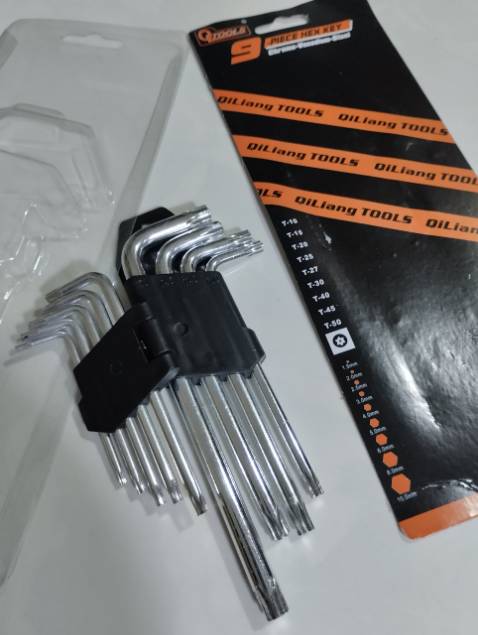 Sắt dầy, nặng tay, chưa xài nên chưa biết đầu vặn có dễ bị lòe đầu không.