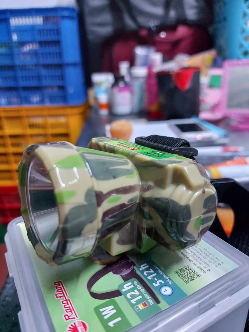 Màu sắc có thể khác nhưng sản phẩm nhận được thì mẫu mã không giống hình. Màu sắc có thể khác nhưng sản phẩm nhận được thì mẫu mã không giống hình.