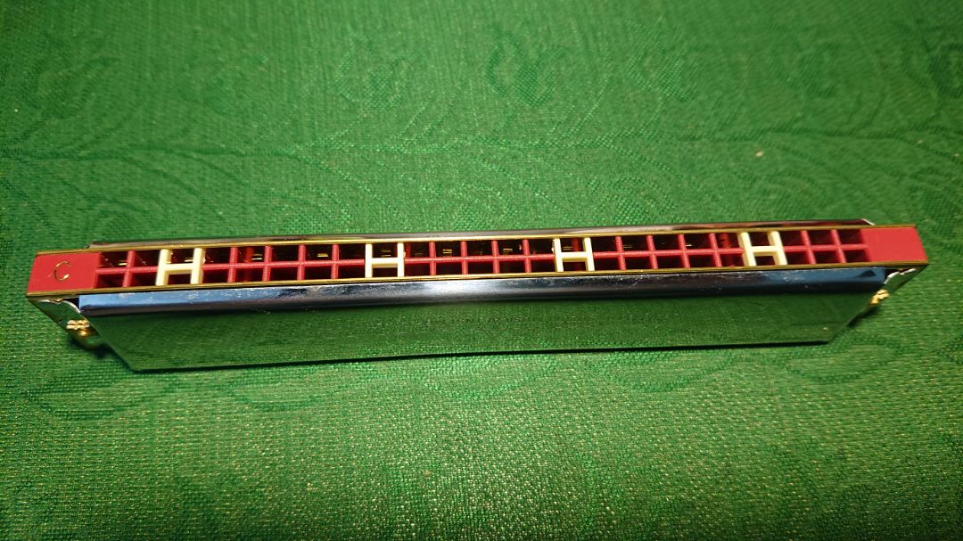 kèn khá chất lượng, đẹp, thổi tốn hơi.