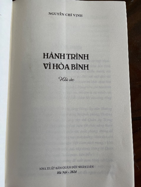 Giao sách đã qua sử dụng, sách bi dính dơ và nhăn có nếp