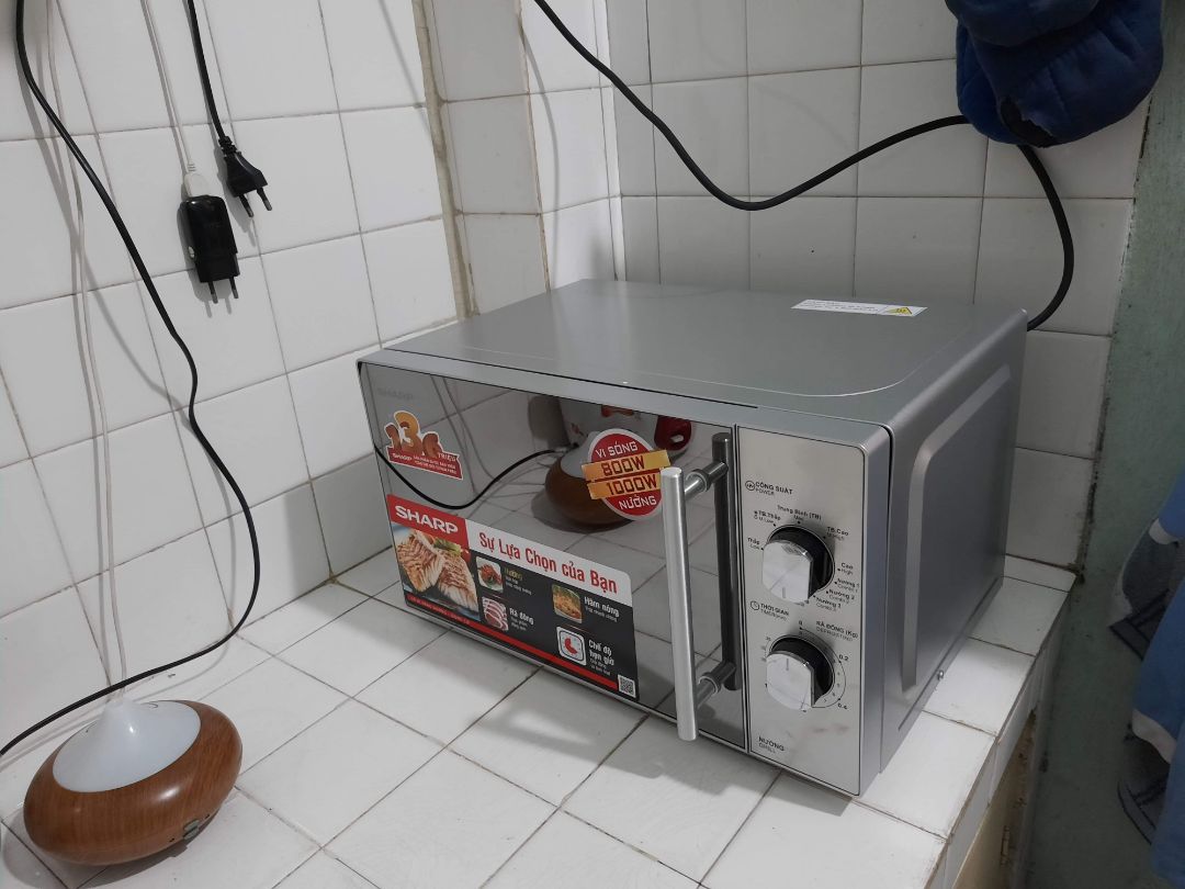 Mình chọn giao nhanh, tối đa 17g nhận nhưng chưa tới thời hạn đã được giao hàng. Đã sử dụng được một ngày, tới hiện tại thấy ổn. Thiết kế sang trọng, nút điều chỉnh có tiếng Việt dễ sử dụng. Đã hâm thử thấy hài lòng. Đang thử chế độ nướng - tuy mình không mong đợi chế độ nướng như lò nướng chuyên dụng nhưng hy vọng nướng các loại như bánh mì sandwich, các loại thức ăn sắt lát mỏng.