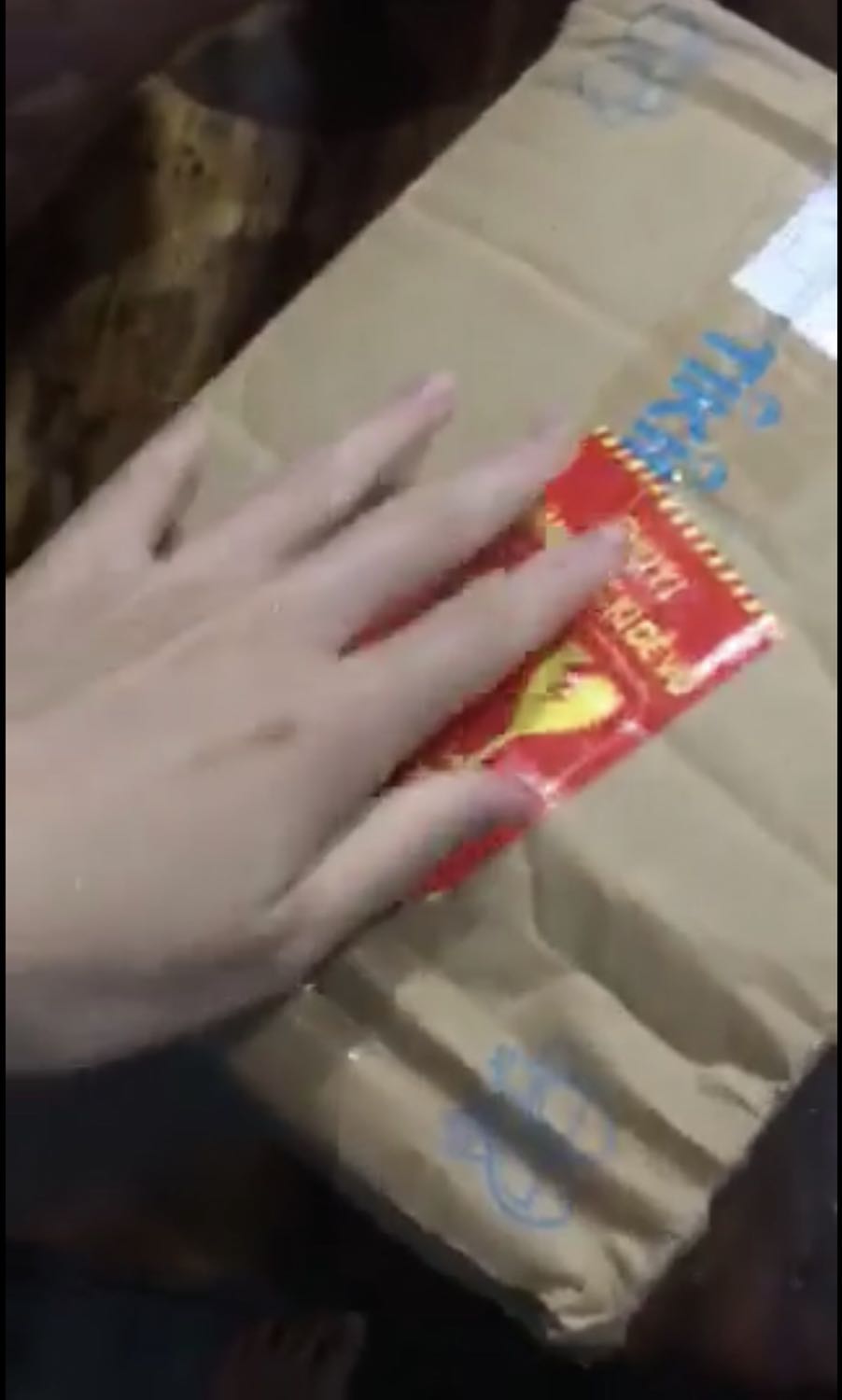 Vận chuyển bị đổ dầu gội Vận chuyển bị đổ dầu gội