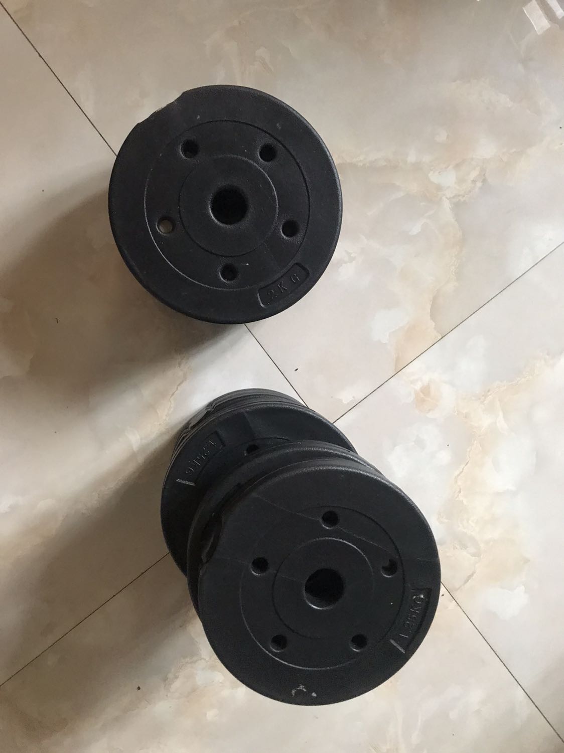 Giao hàng nhanh.
Tạ cân thực tế k đủ 20kg 
Lắp nặng nhất cũng chỉ được 11kg 1 bên, k hơn tạ tay mấy 
Lắp ghép thêm thanh giữa phải dùng cẩn thận không là sẽ gãy ren nhựa.
Tạm ổn.