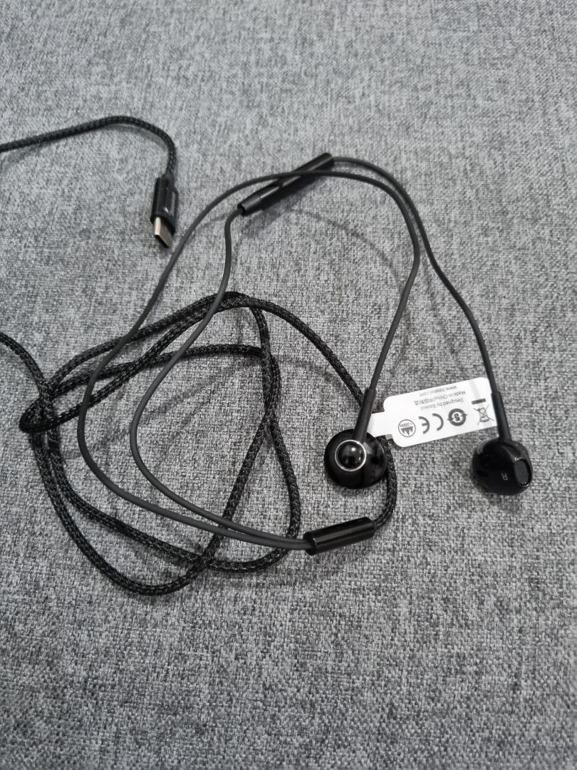 sp đẹp. kg đau tai. nhưng khá hạn chế kết nối với các thiết bị, kg kết nối được vs máy tính, các điện thoại samsung.