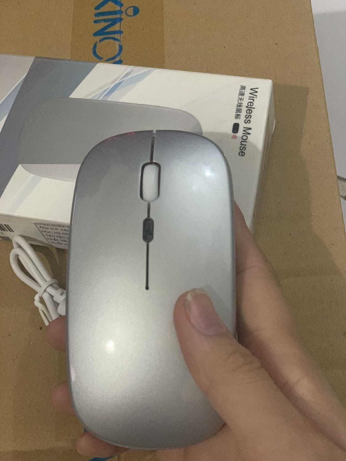 Đúng như quảng cáo, sản phẩm chất lượng tốt, dùng pin sạc rất tiện lợi k lo hết pin. Nhìn rất đẹp mắt, đèn led rất công nghệ thờ trang. Giao hàng nhiệt tình, thân thiện